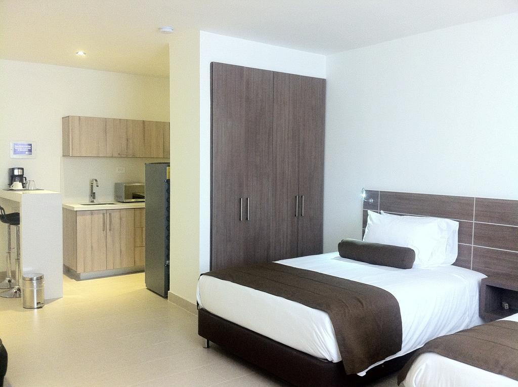 Hausen - 3*